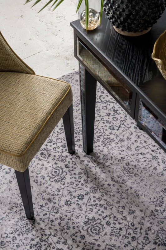 szczegół wzoru brzegi dywanu dywanu Agnella Agnus Claudine w kolorze platyna