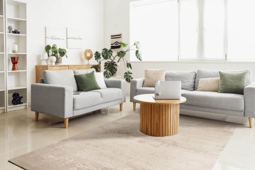 Dywan wełniany Agnella Calisia Bran biały w pokoju dziennym