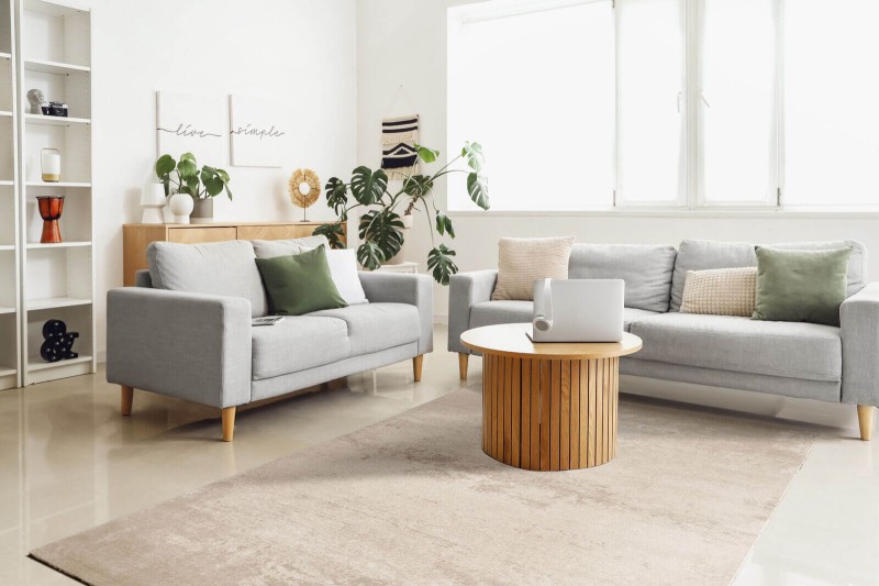 Dywan wełniany Agnella Calisia Bran biały w pokoju dziennym