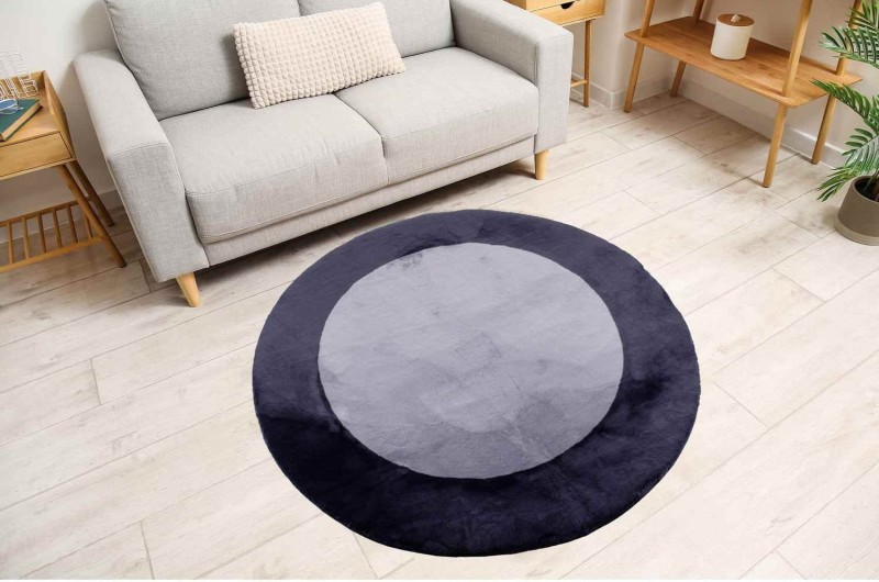 Dywan pluszowy okrągły Maximo ramka antracytowo-czarna w salonie