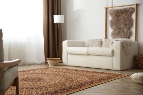 Dywan wełniany Agnella Agnus Liwia bursztyn w salonie w stylu modern classic
