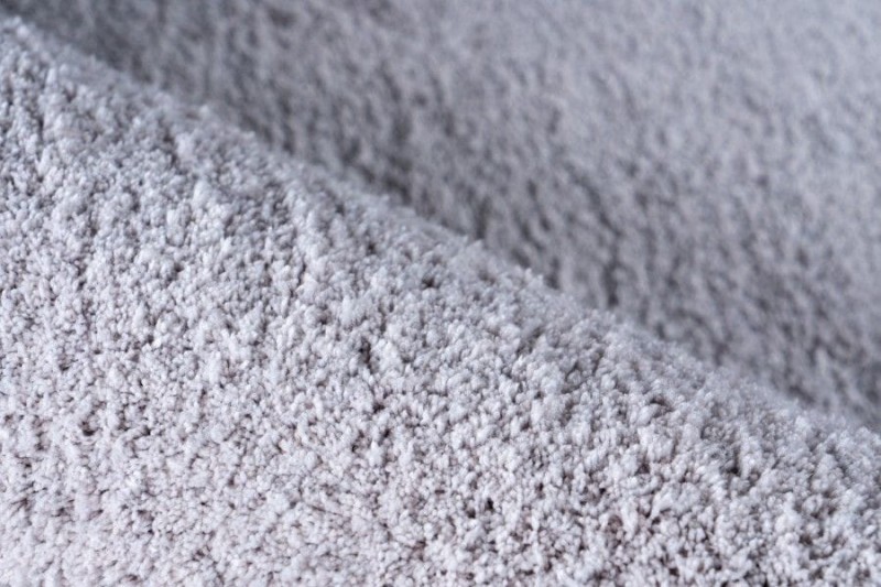 Runo dywanu shaggy Ligne Lalee Velvet VEL 500 srebrny
