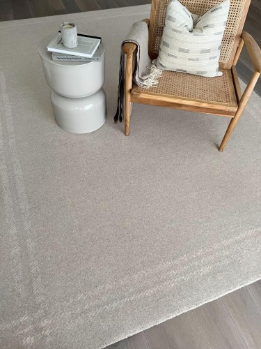 Dywan Agnella Calisia M GRID RIM BEŻOWY wełniany 02.jpg