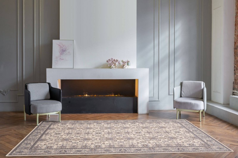 Dywan wełniany klasyczny Agnella Isfahan Kantabria kolor alabastrowy w salonie w stylu glamour z kominkiem
