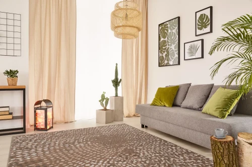 Dywan wełniany nowoczesny Agnella Ballata Fossilo kolor brązowy w pokoju dziennym w stylu boho