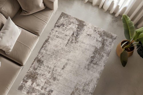 Dywan vintage Obsession Bella BEA 237 taupe w nowoczesnym salonie z betonową podłogą