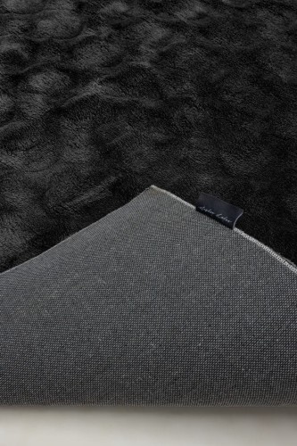 Spód antracytowego dywanu pluszowego Obsession Diamond Cut DMC 800