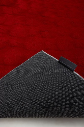 Spód czerwonego dywanu pluszowego Obsession Diamond Cut DMC 800