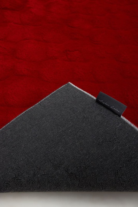 Spód czerwonego dywanu pluszowego Obsession Diamond Cut DMC 800