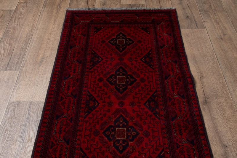 Pokazany na podłodze dywan orientalny wełniany Khal Mahammadi 83x292 cm