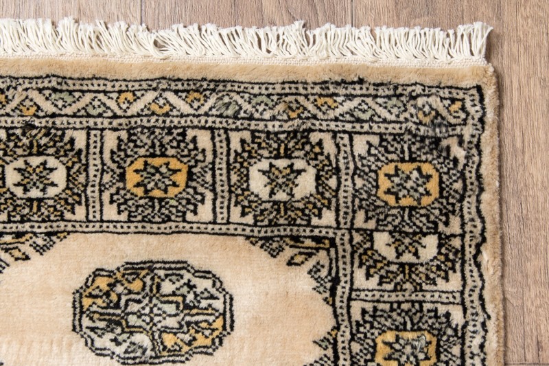 Frędzle i brzeg dywanu orientalnego wełnianego Bukhara 63x181 cm