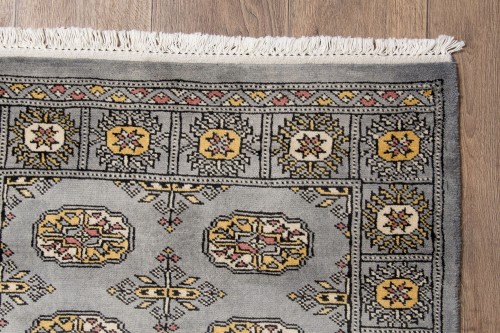 Frędzle i brzeg dywanu orientalnego pakistańskiego Bukhara 79x121 cm