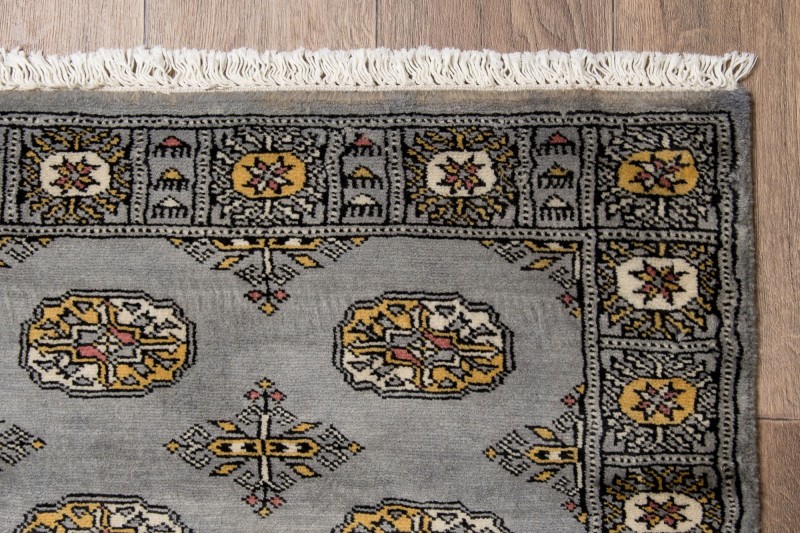 Fredzle i brzeg dywanu orientalnego pakistańskiego Bukhara 80x127 cm