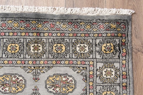 Frędzle i brzeg dywanu orientalnego pakistańskiego Bukhara 92x150 cm