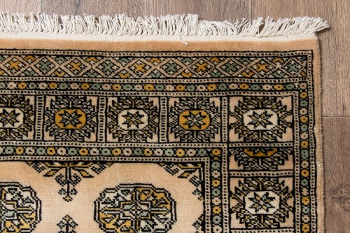 Frędzle i brzeg dywanu orientalnego pakistańskiego Bukhara 92x149 cm