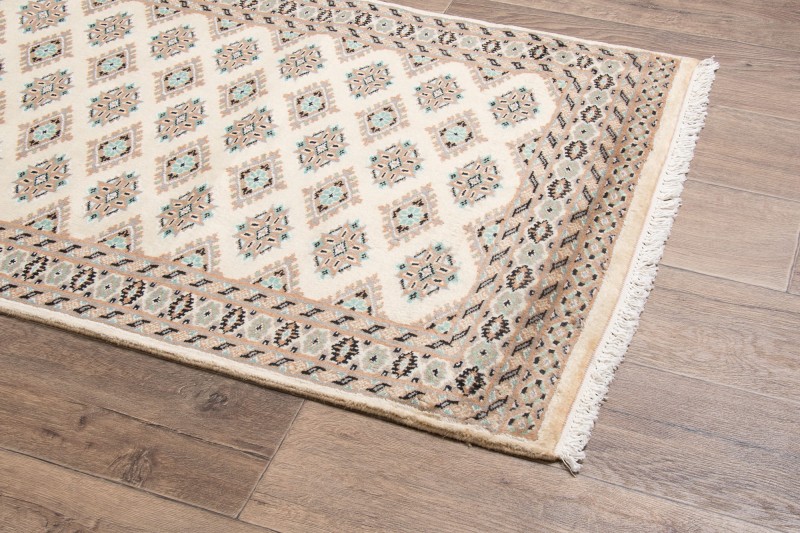 Rzut z boku dywanu orientalnego pakistańskiego Jaldar 92x148 cm