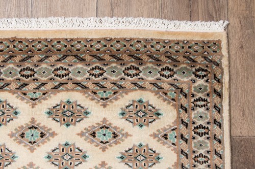 Frędzle i brzeg dywanu orientalnego pakistańskiego Jaldar 92x148 cm