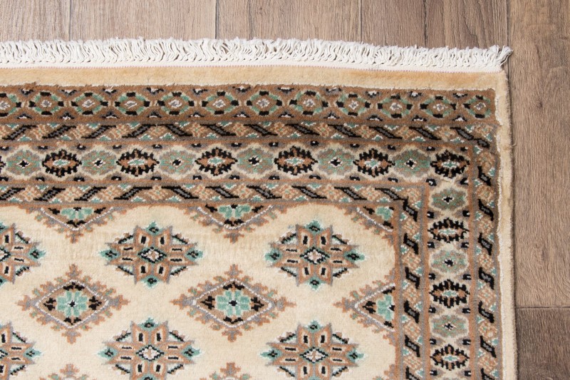 Frędzle i brzeg dywanu orientalnego pakistańskiego Jaldar 92x148 cm