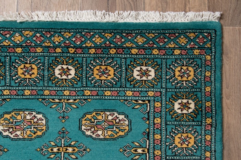 Frędzle i brzeg dywanu orientalnego pakistańskiego Bukhara 95x153 cm