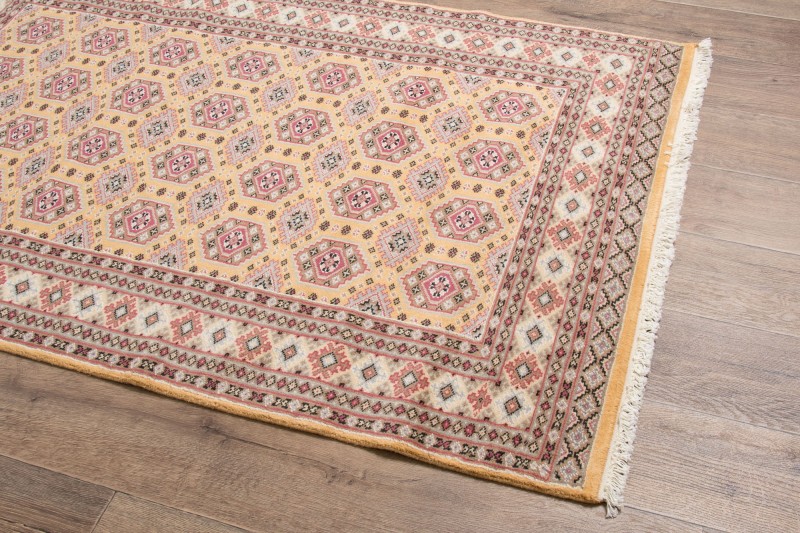 Rzut z boku dywanu orientalnego pakistańskiego Jaldar 123x182cm