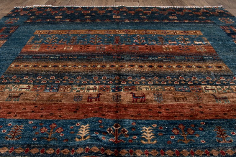 Na podłodze dywan orientalny afgański Sultani 170x238 cm