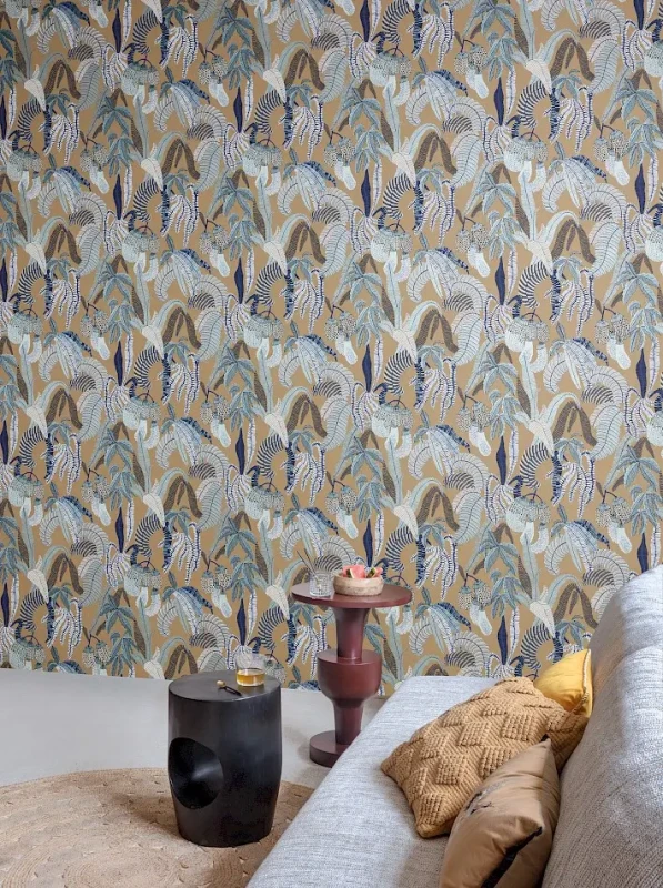 Tapeta ze wzorem roślinnym w salonie Khroma Romance Nimfa Ceylon ROM003.webp