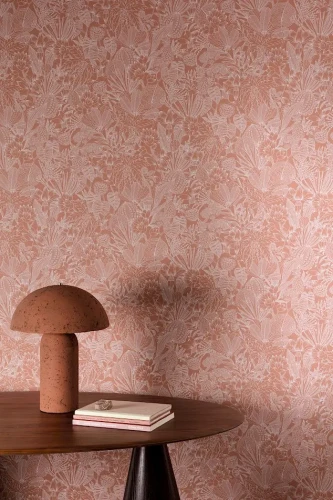 Tapeta do salonu wzór roślinny Khroma Romance Bellis Carnelian ROM104.webp