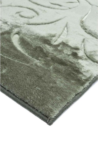 Detal zielonego dywanu pluszowego Alaska liście