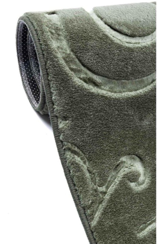 Bok zielonego dywanu pluszowego Alaska liście