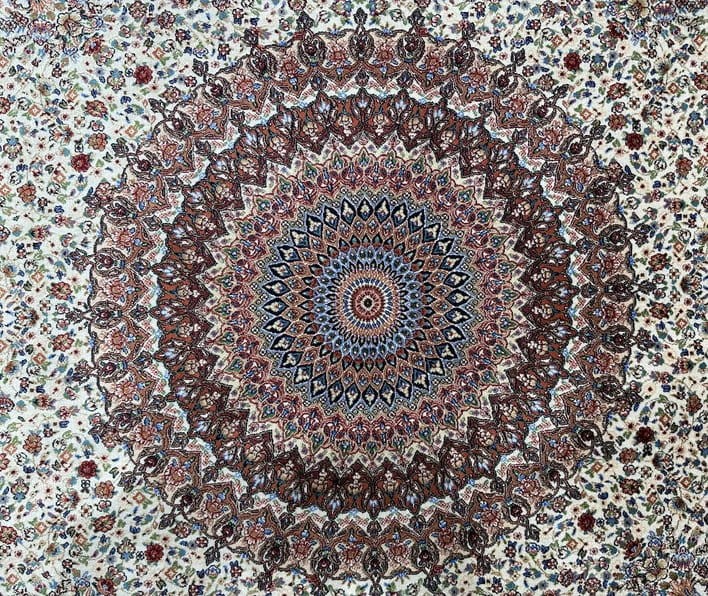 Zbliżenie na wzór dywanu ekskluzywnego Anatolian Silk 32510 cream