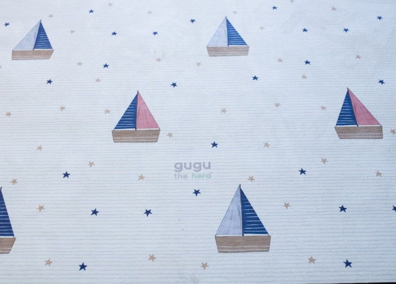 Detal wzoru maty kauczukowej dla dzieci Little Sailor w żagłowki