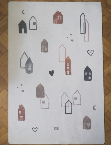 Mata podłogowa dla dzieci Scandi Town Big na dębowej podłodze