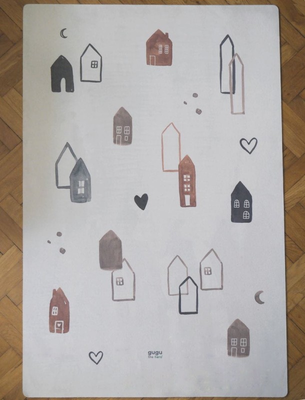 Mata podłogowa dla dzieci Scandi Town Big na dębowej podłodze