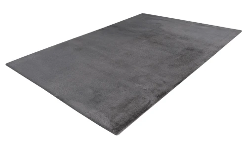 Rzut z boku na szary dywan pluszowy Obsession Cha Cha CHA535