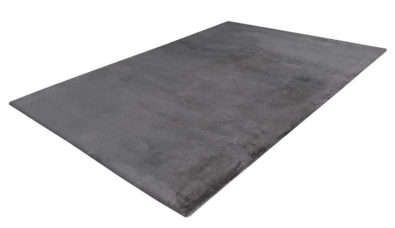 Rzut z boku na szary dywan pluszowy Obsession Cha Cha CHA535
