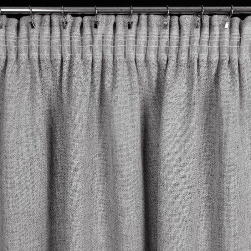 Zasłona gotowa 140x270 cm na taśmie Jula 2 srebrna zawieszona na karniszu z kołkami i żabkami