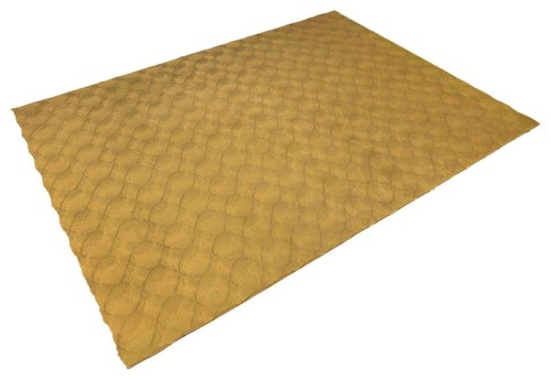 Rzut z boku na miodowy dywan pluszowy Obsession Diamond Cut DMC 800