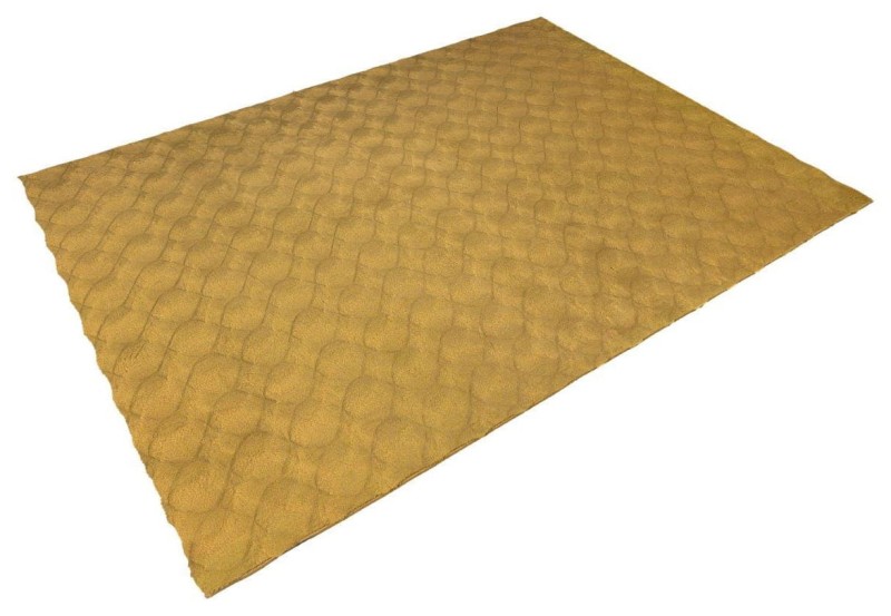 Rzut z boku na miodowy dywan pluszowy Obsession Diamond Cut DMC 800