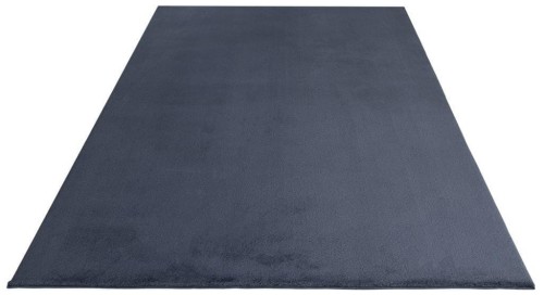 Rzut ukośny antracytowego dywanu pluszowego Obsession Infinity INF 200