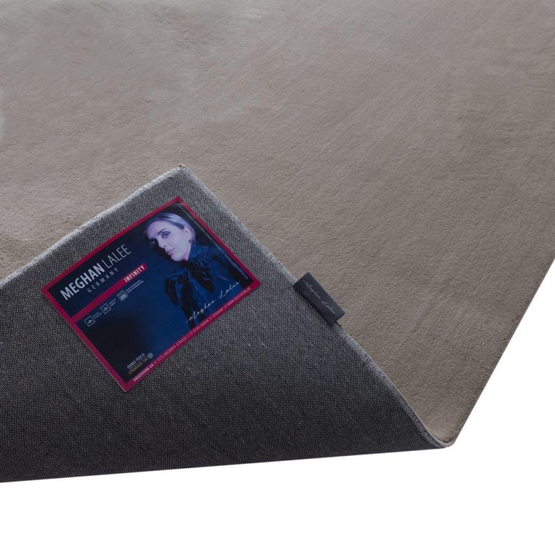 Spód  kremowego dywanu pluszowego Obsession Infinity INF 200