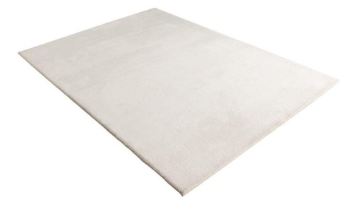 Rzut z boku na biały dywan pluszowy Obsession Infinity INF 200