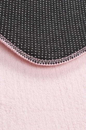 Antypoślizgowy spód różowego dywanika łazienkowego Teddy-May