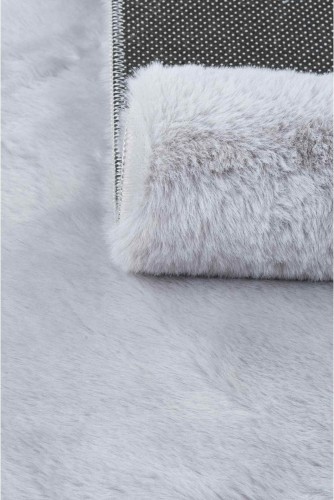 Runo jasno szarego dywanu pluszowego Madera
