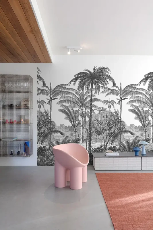 Tapeta mural czarno-biały w drzewa w nowoczesnym salonie Grandeco Orom 2 A58201.webp