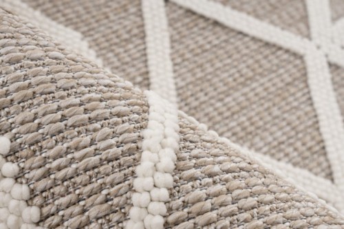 Zbliżenie runa beżowego dywanu boho Ligne Lalee Tunis TUN 401