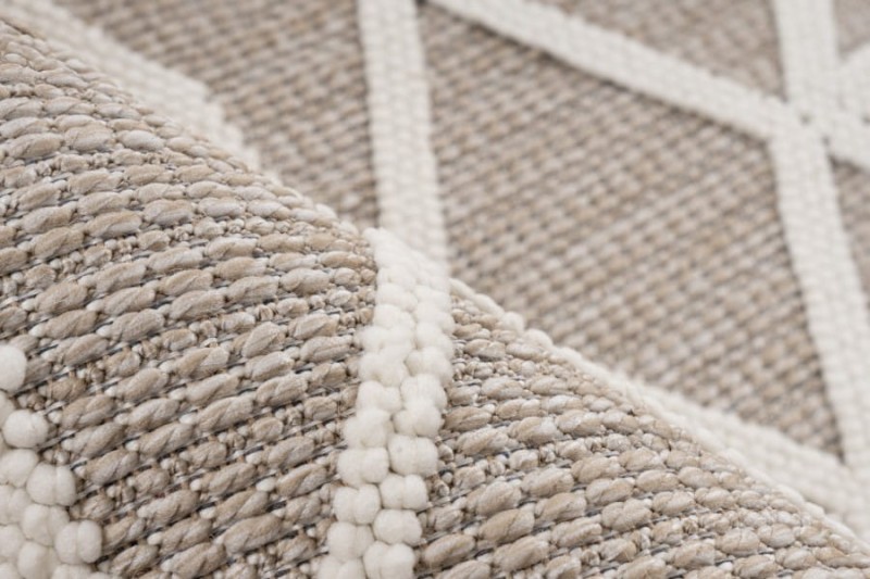 Zbliżenie runa beżowego dywanu boho Ligne Lalee Tunis TUN 401
