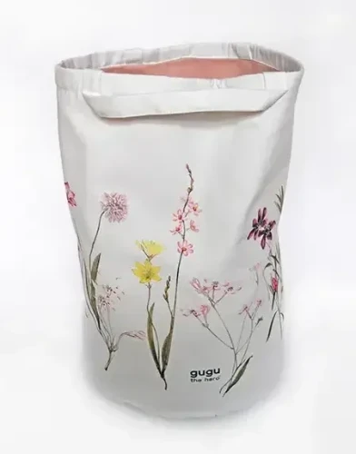 Kosz na zabawki Flower Garden 2.0 z kwiatami łąkowymi i logo Gugu the Hero
