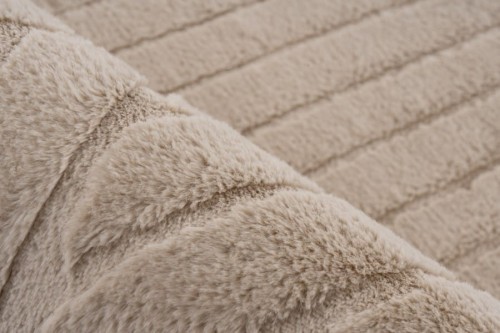 Zbliżenie runa beżowego dywanu 3d Lalee Hides Comfort CMF 501