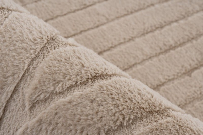 Zbliżenie runa beżowego dywanu 3d Lalee Hides Comfort CMF 501