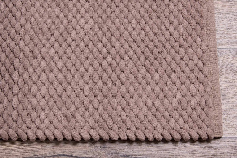 Wykończenie boków dywanika łazienkowego Master brąz